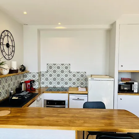 Vue Port - Quai Valin Apartman *